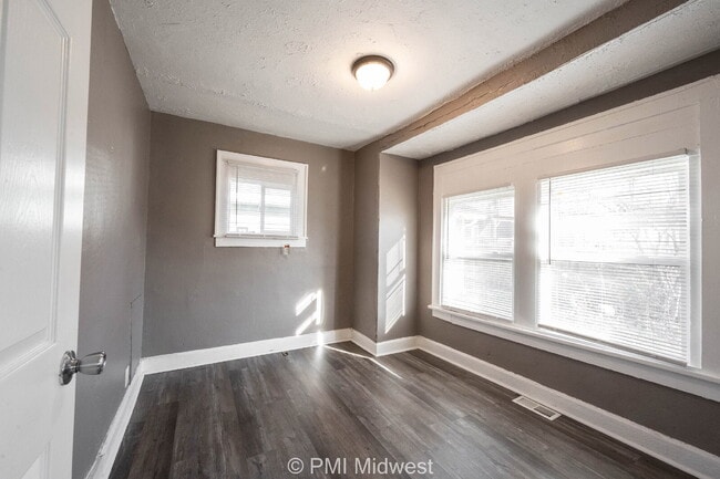 Building Photo - 1521 N Tacoma Ave