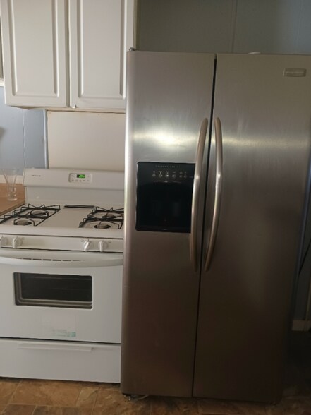 Building Photo - 104 1/2 Rose St