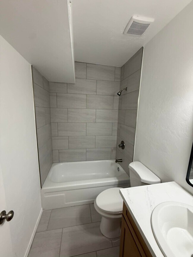 Building Photo - 1518 E Hedrick Dr