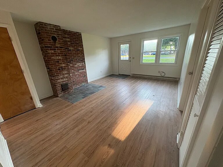 Building Photo - 6 Graves St