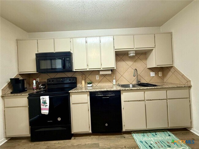 Building Photo - 1008 Circle M Dr