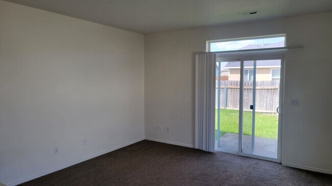 Building Photo - 3 Bedroom Home Near Fairchild Air Force Base