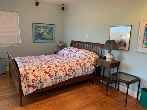 Queen size bed in master bedroom - 524 Paseo de la Playa