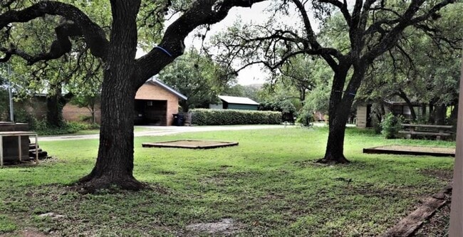 Building Photo - 145 Henna