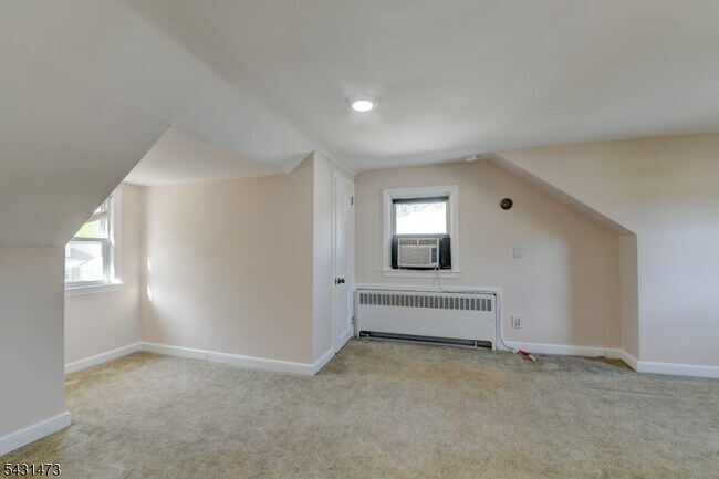 Building Photo - 72 Colonial Dr