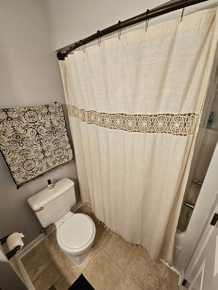 Building Photo - 117 Forest Oaks Dr