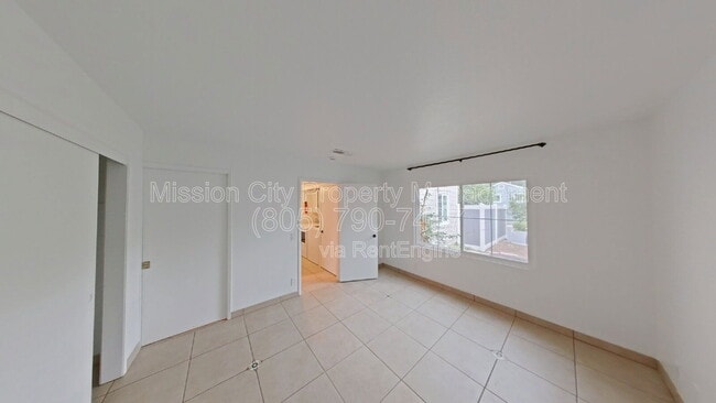 Building Photo - 432 Via Rosa