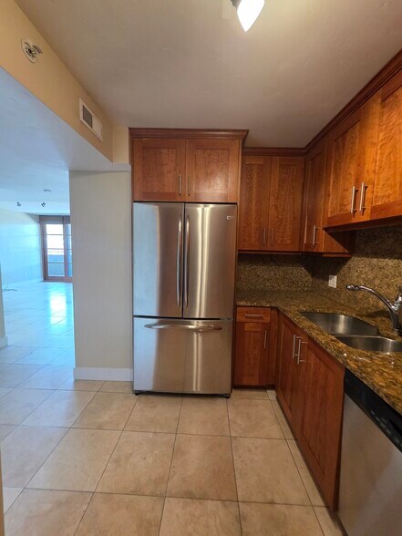 Building Photo - 230 E 300 S