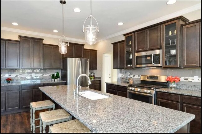 Building Photo - 899 Ventura Dr