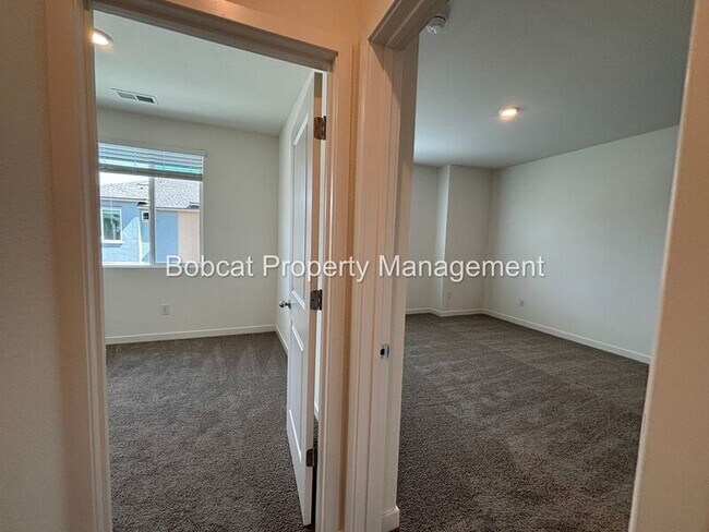 Building Photo - 839 Centerville St