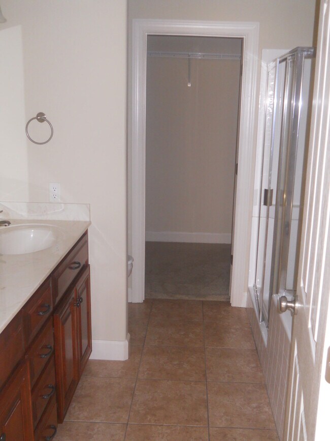 Building Photo - Perimeter Crossing Condos!