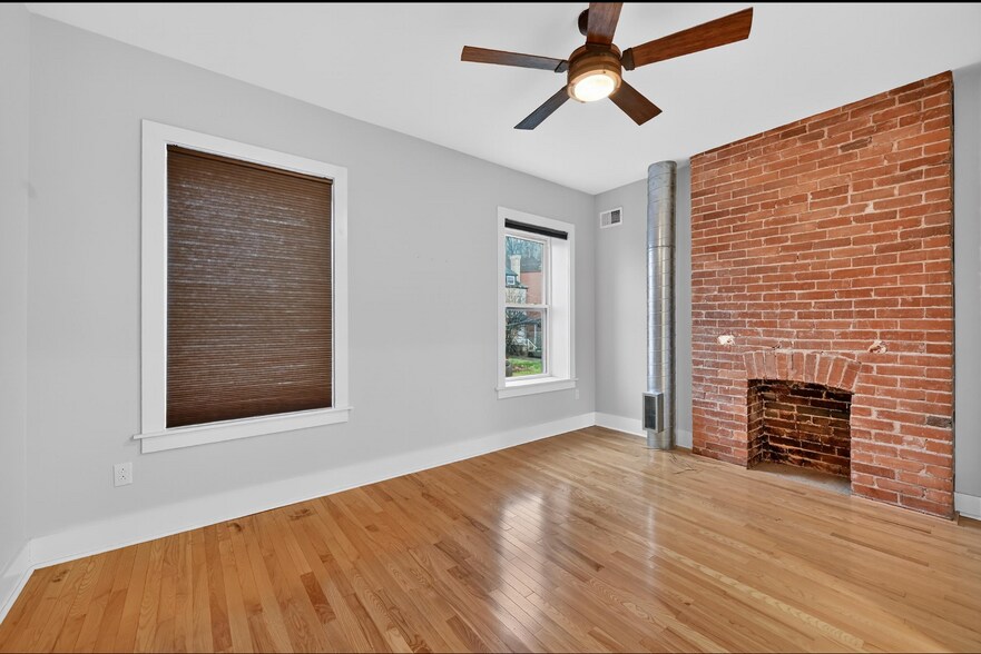 Building Photo - 5549 Columbo St