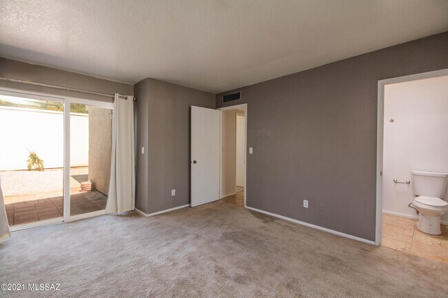 Building Photo - 4465 E Mossy Brook Pl