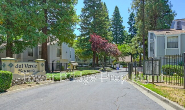 Building Photo - 100 Del Verde Cir