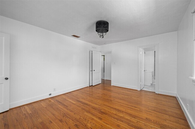 Building Photo - 1955 Lexington St