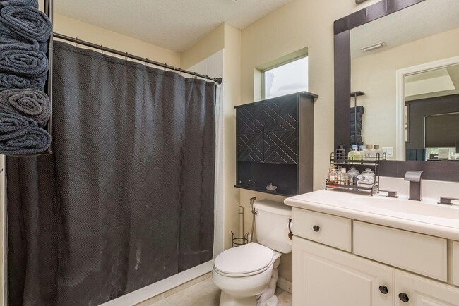 Building Photo - 6405 Autumn Woods Way