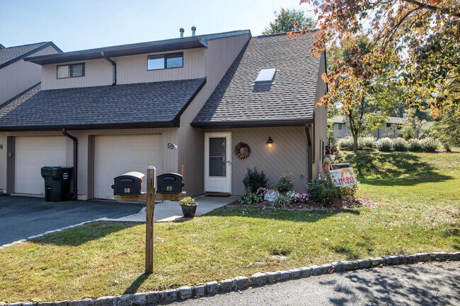 Primary Photo - 59 Deer Path Ct