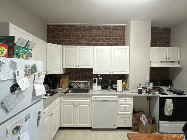 Building Photo - 11 Stearns Rd