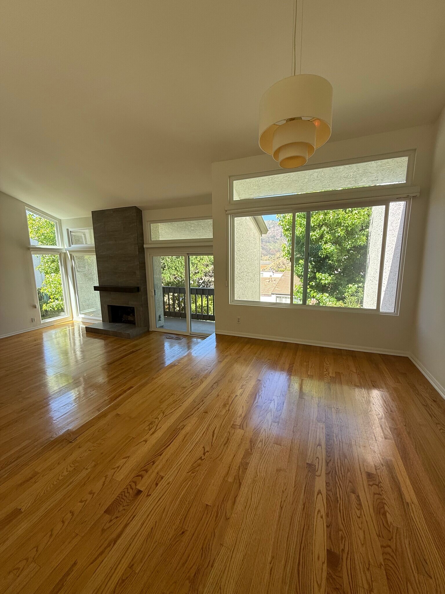 Building Photo - 1700 Palisades Dr