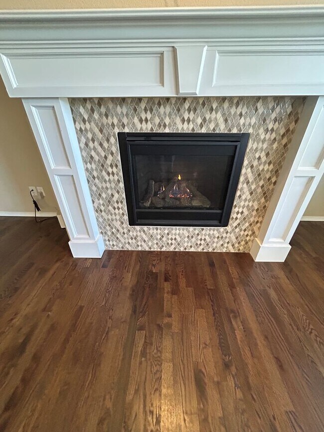 Building Photo - Absolutely Gorgeous 5-Bed 4-Bath with 3-car Garage Home!