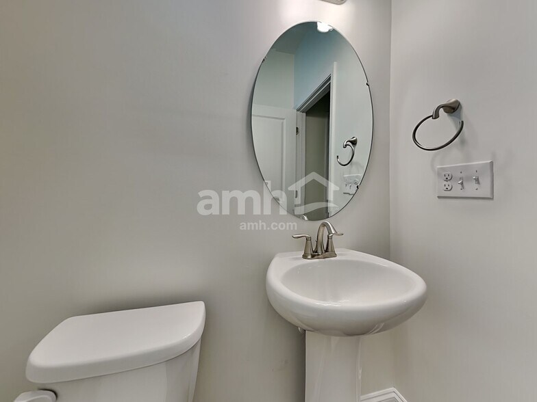 Building Photo - 7112 Garrett Ct