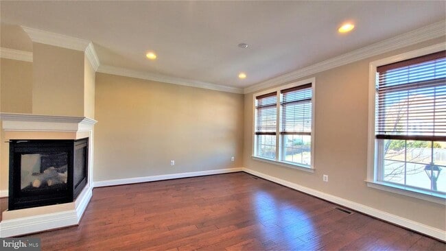 Building Photo - 10607 School St