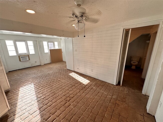 Building Photo - 3211 Keller St