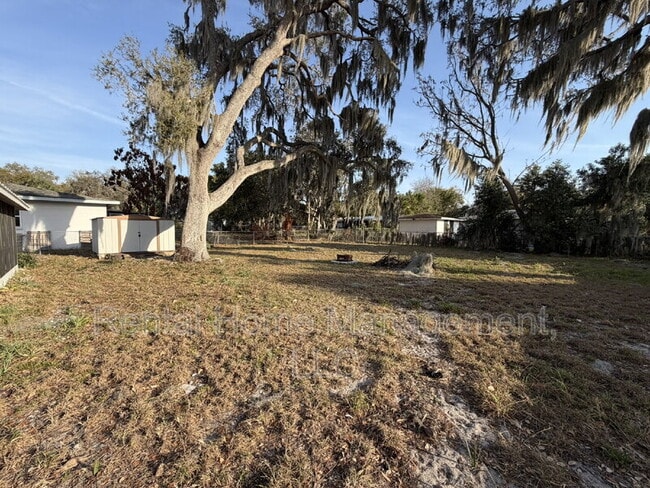 Building Photo - 811 Tangerine St