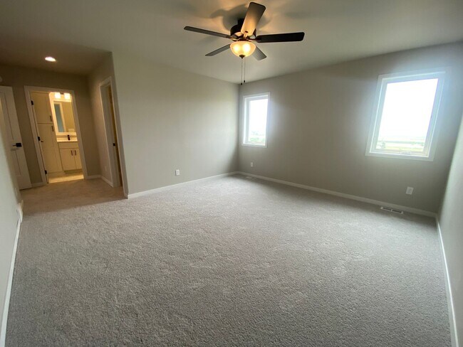 Building Photo - 2232 Griffin Dr S