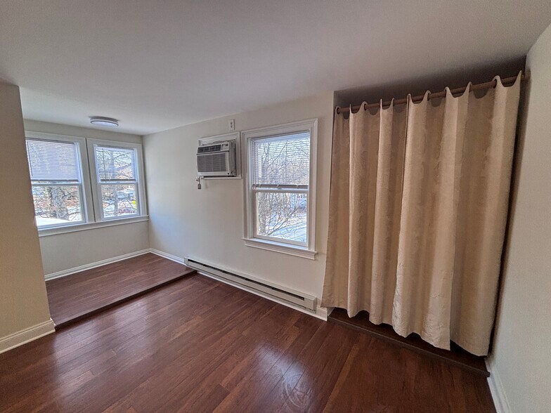 Building Photo - 101 Ponus Ave