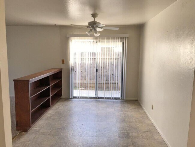 Building Photo - 3 Bedroom 1 Bath w/ 1 Car Garage and Yard - North Vacaville *STAR RENTALS