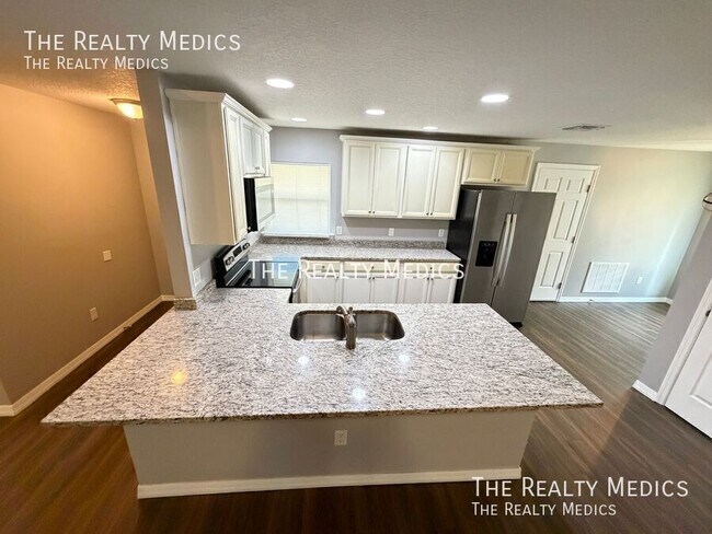 Building Photo - 2615 Fair Oaks Dr