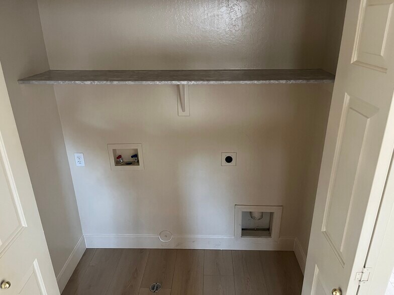 Upstairs Laundry Closet - 140 W Beechnut Pl