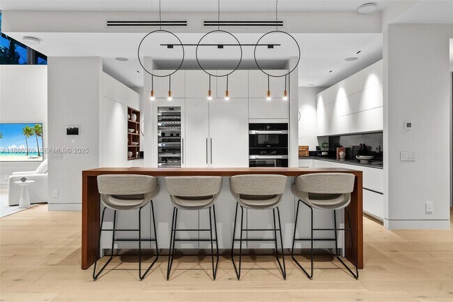 Building Photo - 3306 NE 16th St