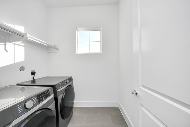 Building Photo - 4005 Woodshire Vlg Ests