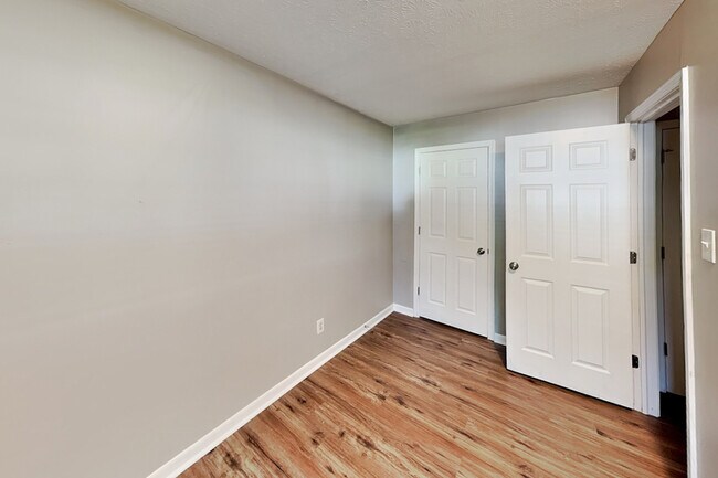Building Photo - 263 Fenster Dr