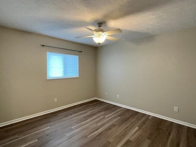 Building Photo - 6213 Sunset Ave