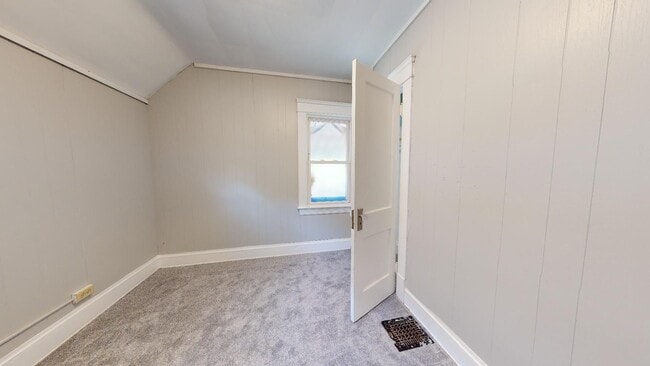 Building Photo - Old Brooklyn - 3 Bedroom Single Family Home