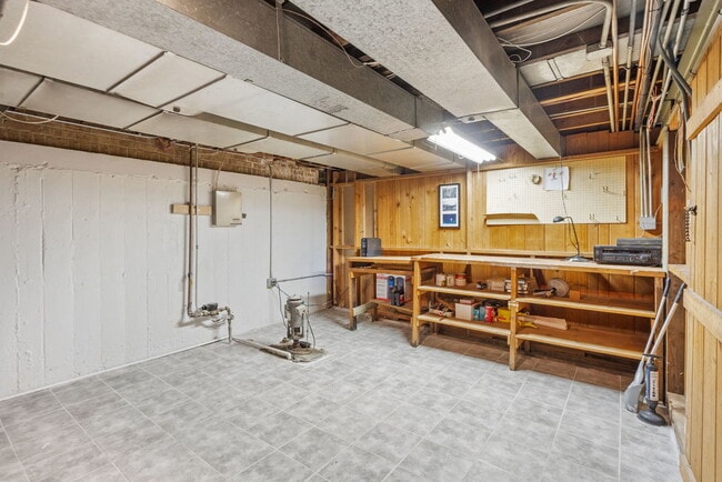 Building Photo - 4914 Lunt Ave