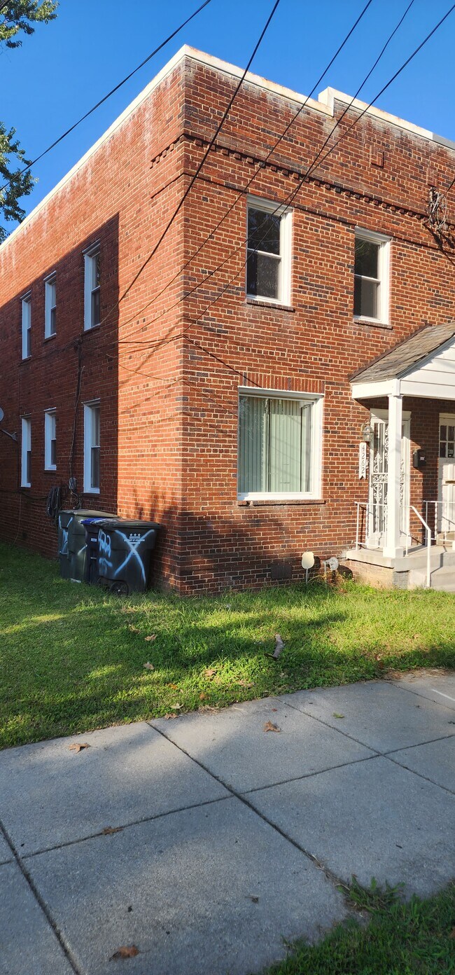 Building Photo - 4262 Clay St NE
