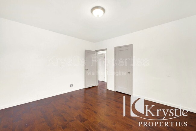 Building Photo - 241 Mayo Ave