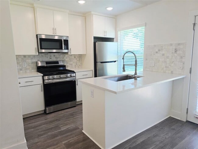 Building Photo - 6103 Calmar Cove
