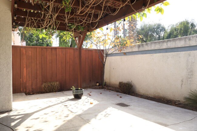 Building Photo - Spacious 3 bedrooms 3 full baths home in Chula Vista