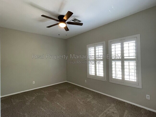 Building Photo - 3632 W Jacksonville Dr