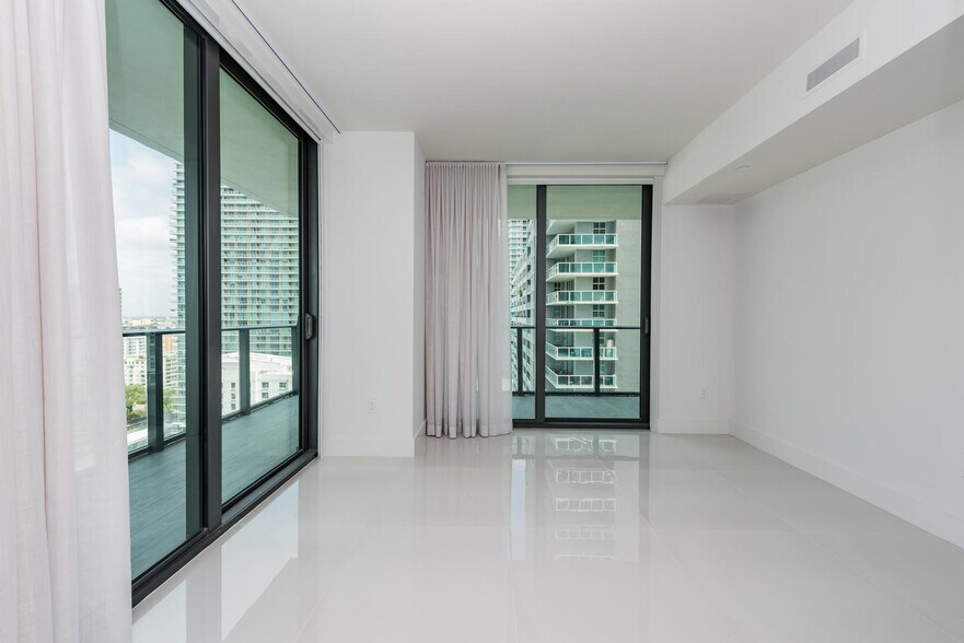 Building Photo - 1300 S Miami Ave