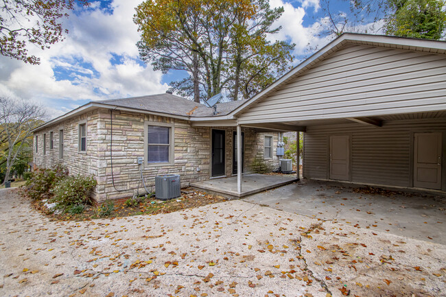 Building Photo - 2219 Blackwood Rd