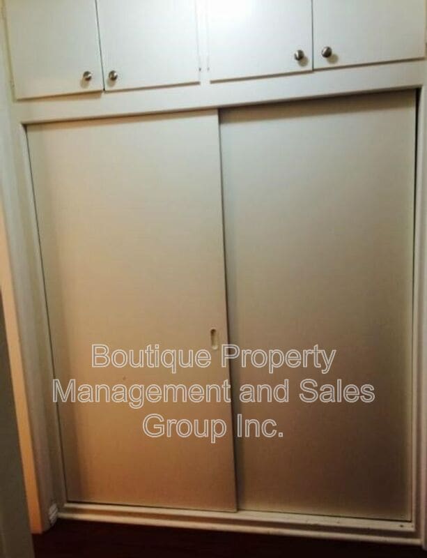 Building Photo - 930 E 1st St