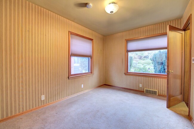 Building Photo - 3Bd/2Ba Seattle House