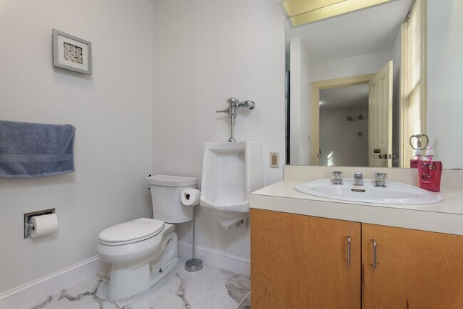 Building Photo - 132 State St