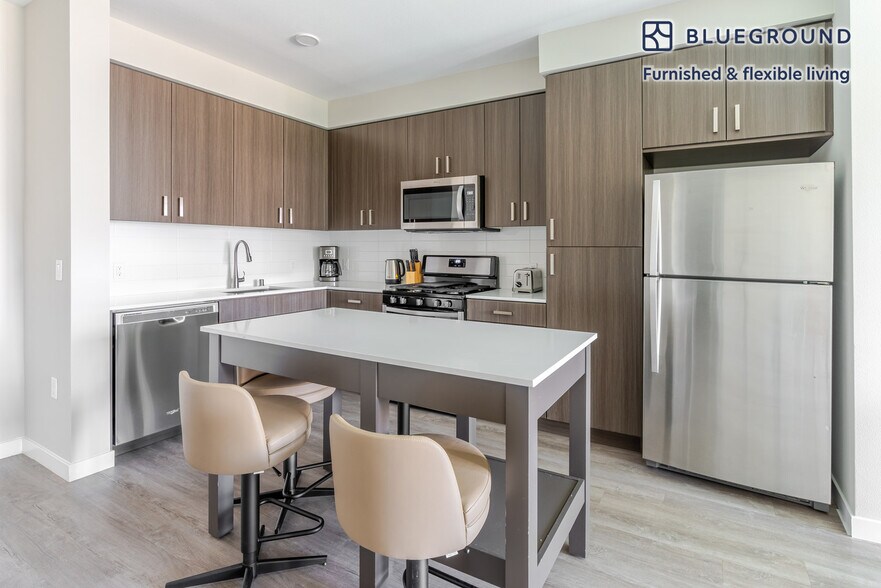 Building Photo - 3560 Rambla Pl